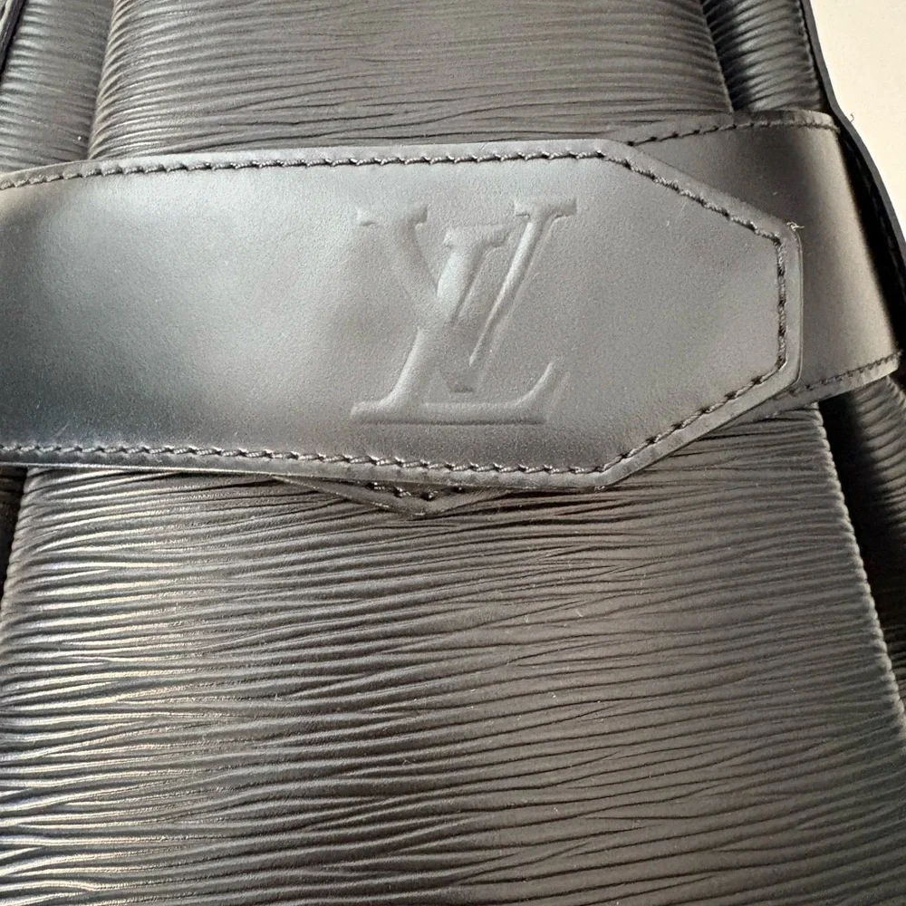 Louis Vuitton Sac de Paul Black Epi Leather Shoulder Bag Vintage LV Noir